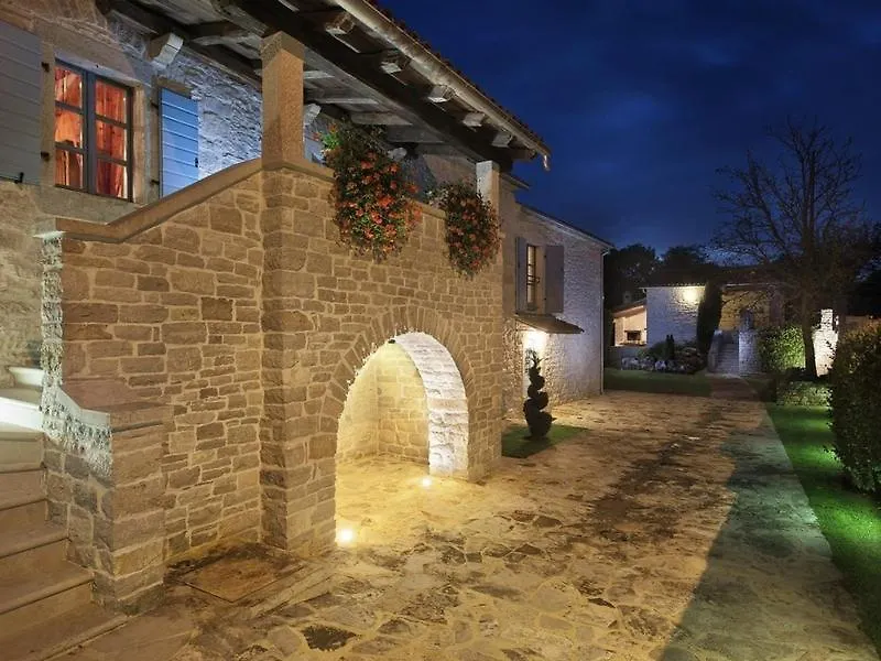 Villa Castela Vela Traba